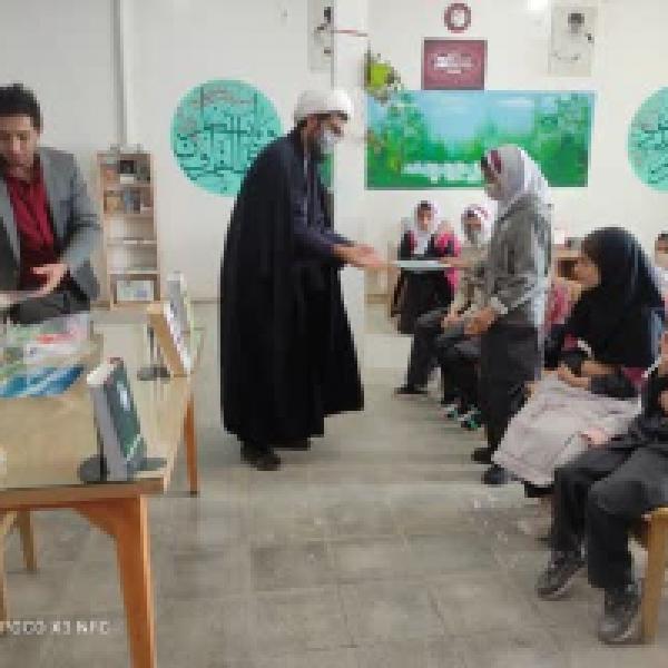 مسابقه کتابخوابی در هفته بسیج توسط کانون مصباح ملایر برگزار شد